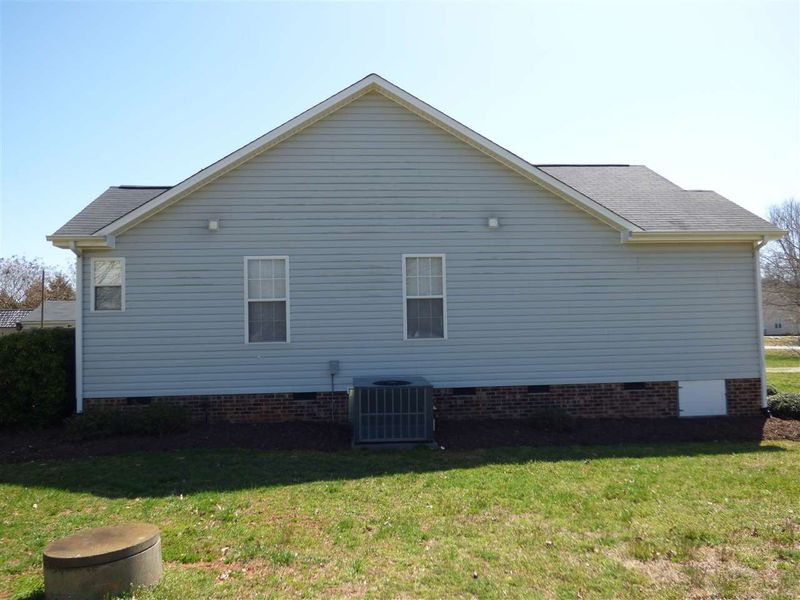 5511 Fieldview Dr, Mebane, NC 27302