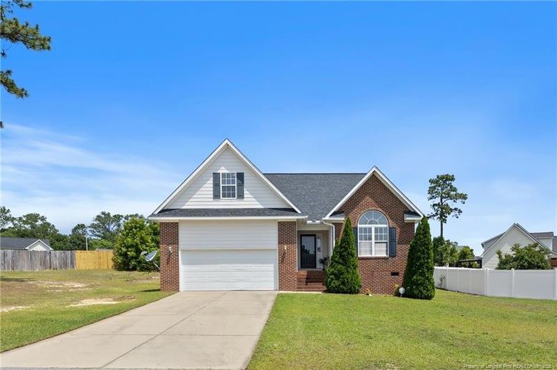 5511 Shady Lawn Dr, Hope Mills, NC 28348