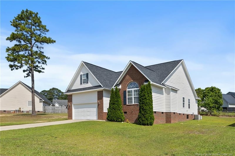 5511 Shady Lawn Dr, Hope Mills, NC 28348