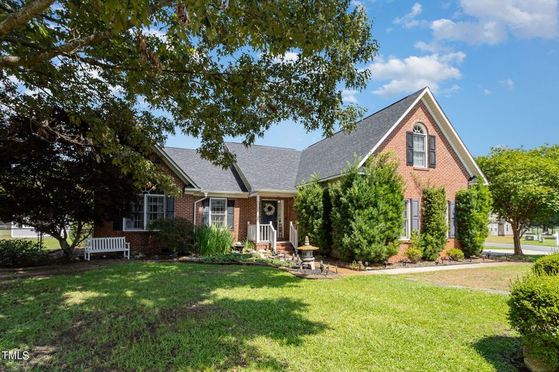 5513 Quarter Pole Ln, Hope Mills, NC 28348