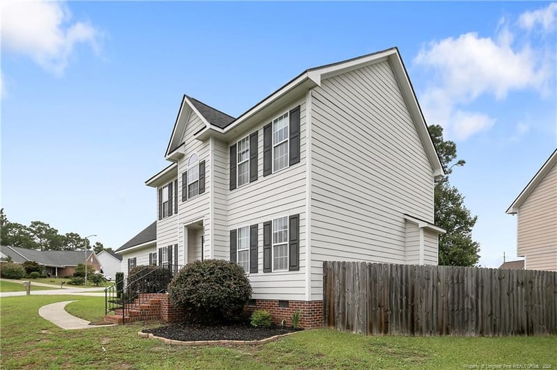 5515 Miranda Dr, Hope Mills, NC 28348