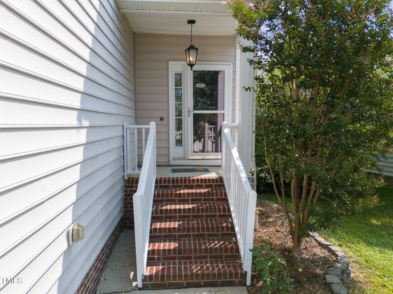 5516 Creekdale Cir, Raleigh, NC 27612