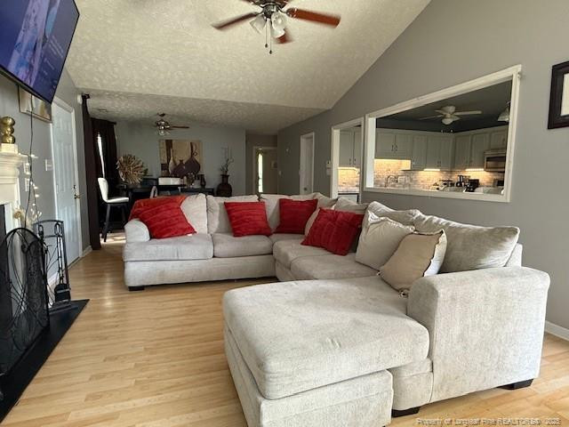 5516 Hall Glen Dr, Hope Mills, NC 28348