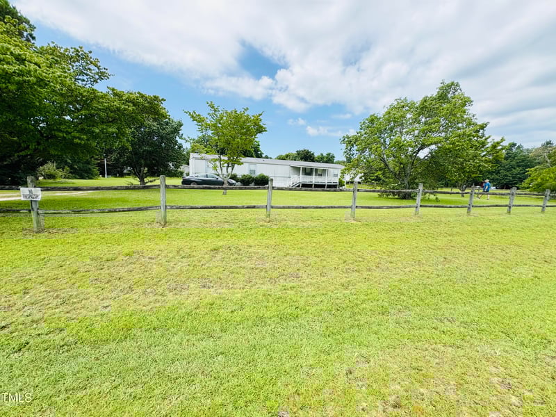 5517 Gilcrest Sands Dr, Hope Mills, NC 28348