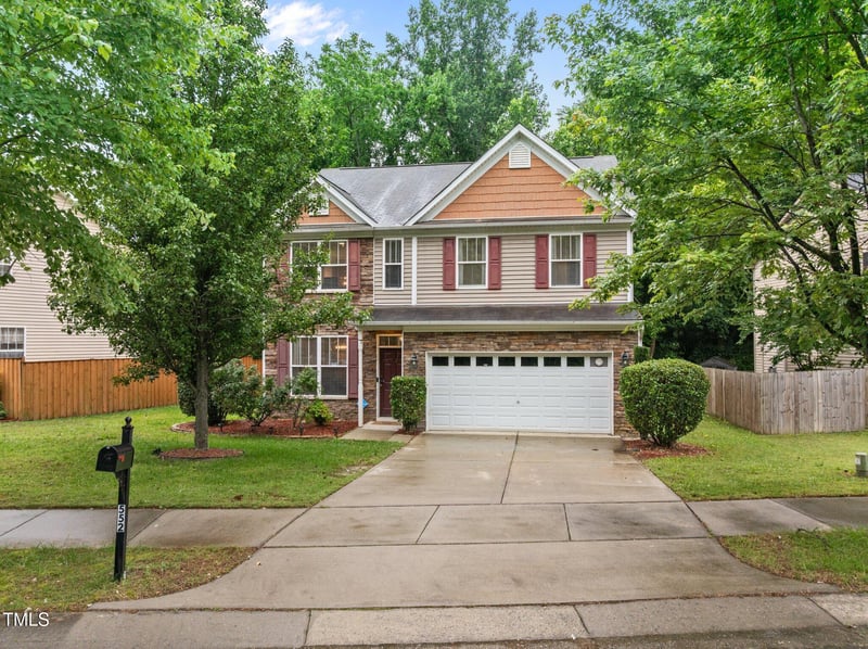 552 Stobhill Ln, Holly Springs, NC 27540