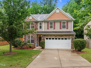552 Stobhill Ln, Holly Springs, NC 27540