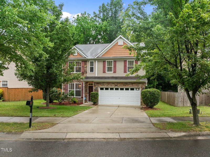 552 Stobhill Ln, Holly Springs, NC 27540