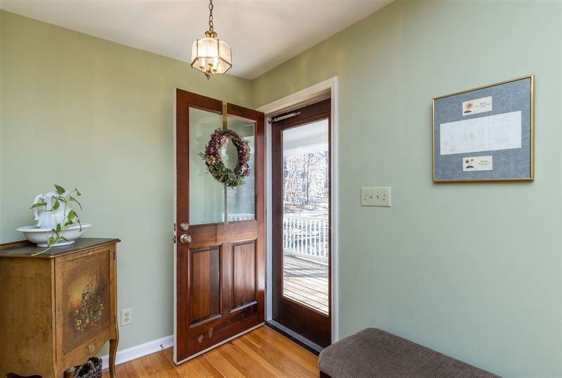 5523 Hideaway Dr, Chapel Hill, NC 27516