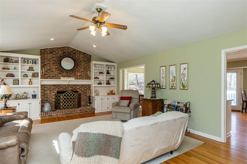 5523 Hideaway Dr, Chapel Hill, NC 27516