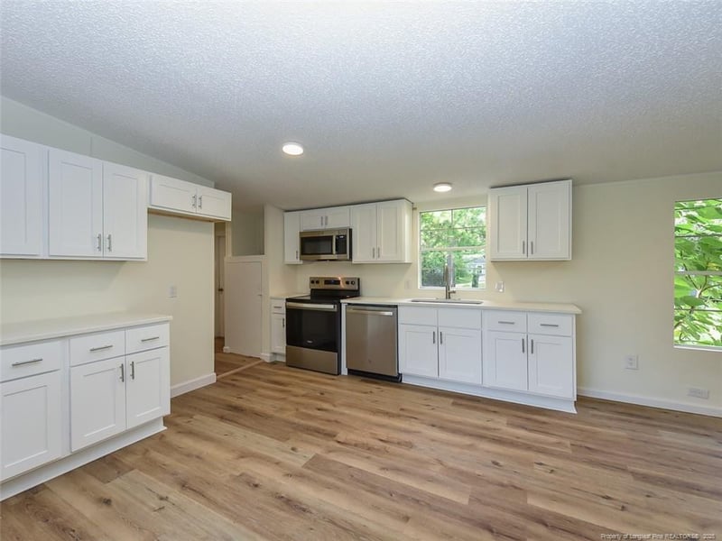 5524 Gilcrest Sands Dr, Hope Mills, NC 28348