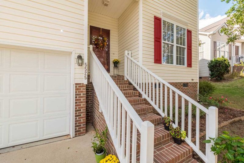 5525 Glencree Ct, Raleigh, NC 27612