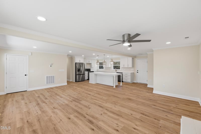 5525 Glenoaks Dr, Durham, NC 27712