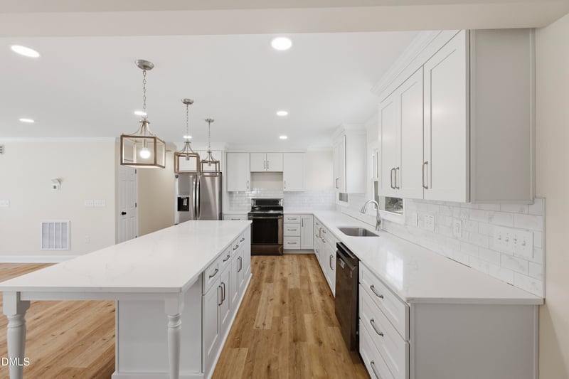 5525 Glenoaks Dr, Durham, NC 27712