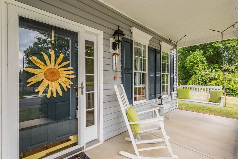5525 Neuse Wood Dr, Raleigh, NC 27616