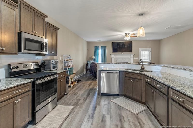 5528 Mountain Run Dr, Hope Mills, NC 28348