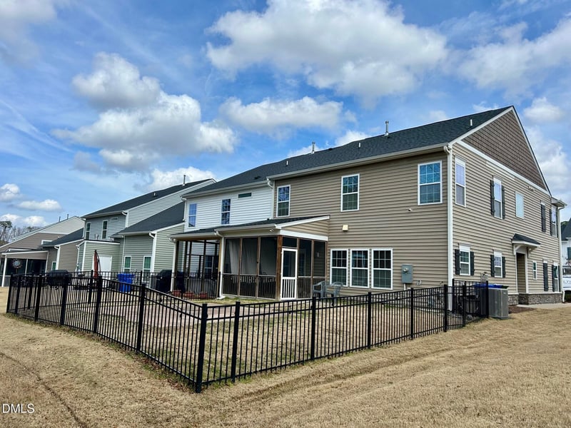 553 Barneswyck Dr, Fuquay Varina, NC 27526