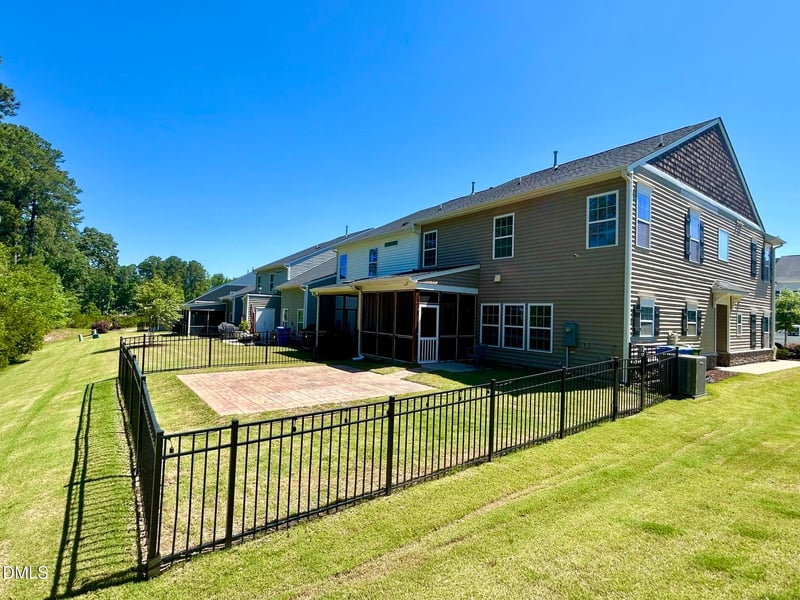 553 Barneswyck Dr, Fuquay Varina, NC 27526