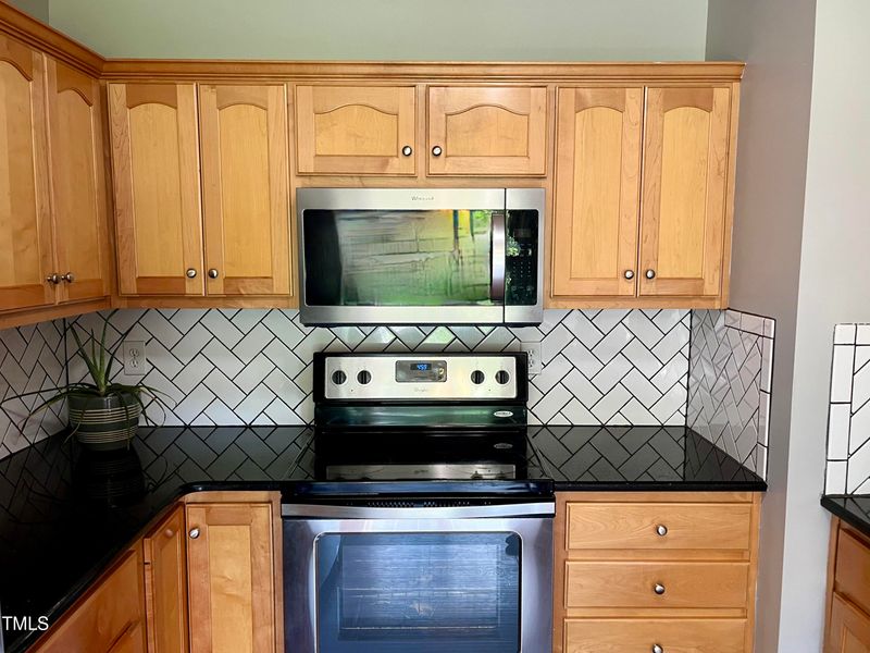 5530 Crenshaw Dr, Hope Mills, NC 28348