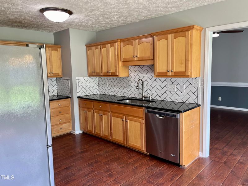 5530 Crenshaw Dr, Hope Mills, NC 28348
