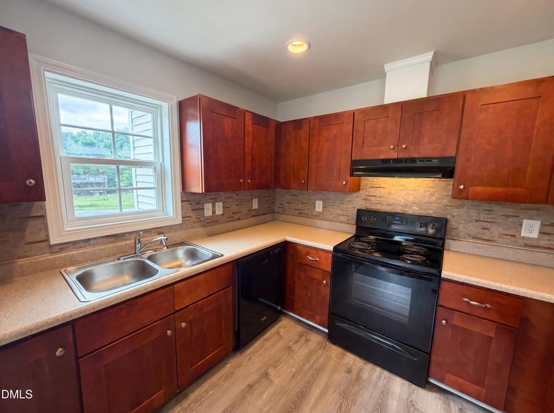 5532 Neuse View Dr, Raleigh, NC 27610