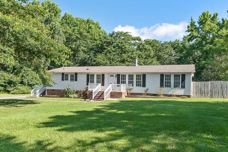 5533 High Pocket Dr, Holly Springs, NC 27540
