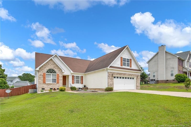5533 Shady Pine Ct, Hope Mills, NC 28348
