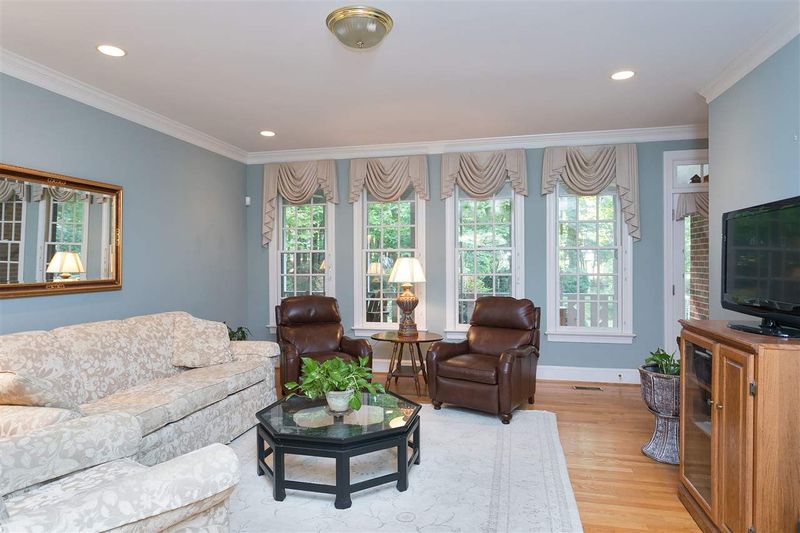 5536 Pine Dr, Raleigh, NC 27606