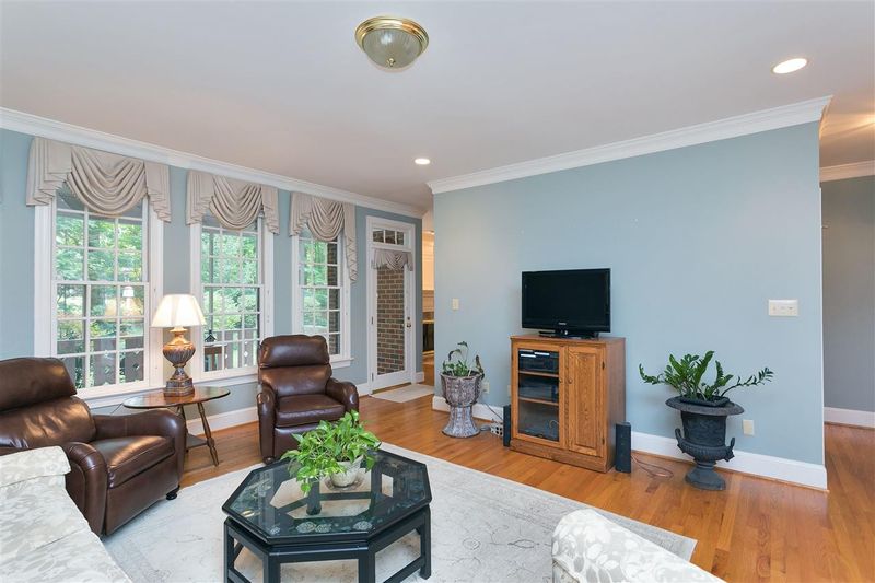 5536 Pine Dr, Raleigh, NC 27606