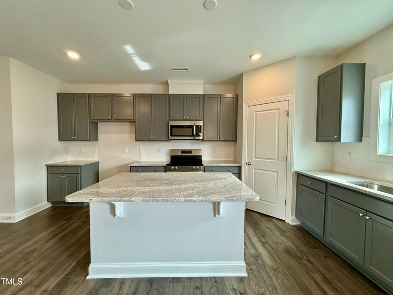 554 Eversden Dr, Zebulon, NC 27597