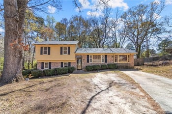 554 Glen Canyon Dr, Fayetteville, NC 28303