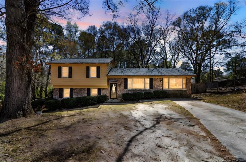 554 Glen Canyon Dr, Fayetteville, NC 28303