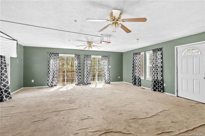 554 Glen Canyon Dr, Fayetteville, NC 28303