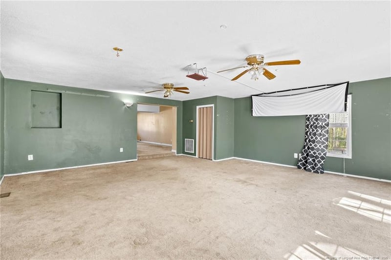 554 Glen Canyon Dr, Fayetteville, NC 28303