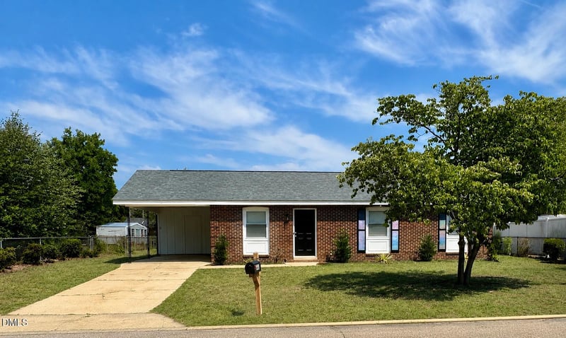 5543 Livingston Dr, Fayetteville, NC 28311