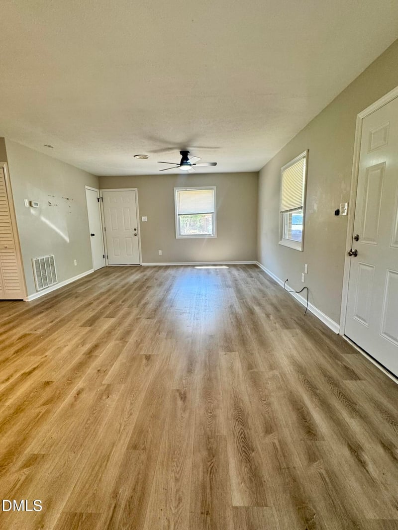 5543 Livingston Dr, Fayetteville, NC 28311