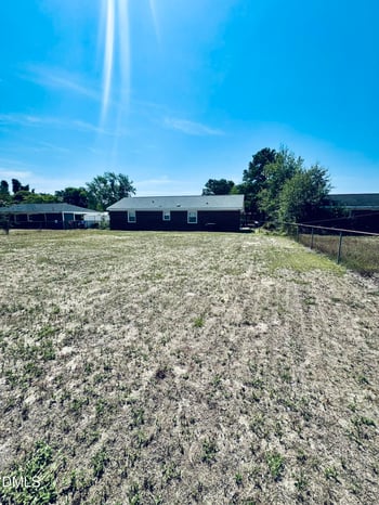 5543 Livingston Dr, Fayetteville, NC 28311