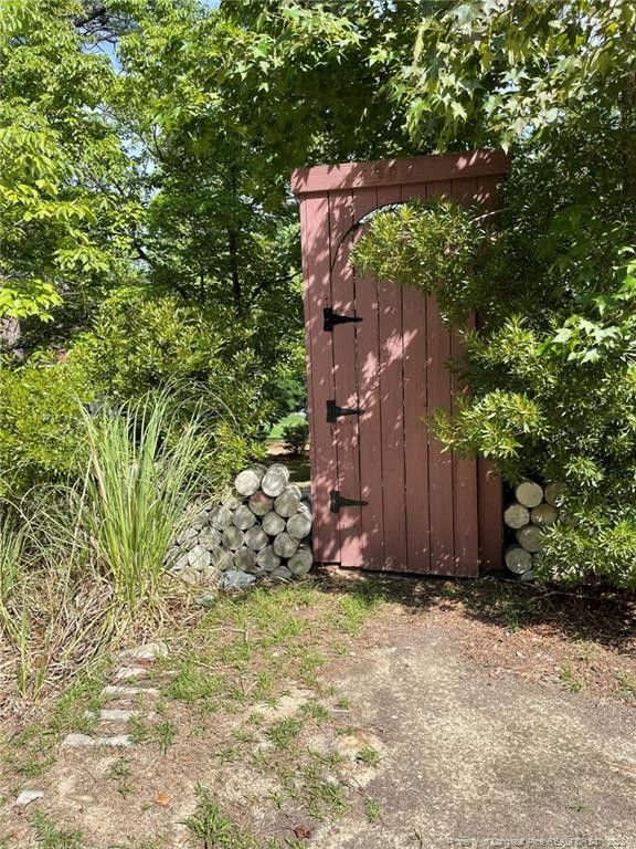 5546 Ridgecrest Dr, Hope Mills, NC 28348