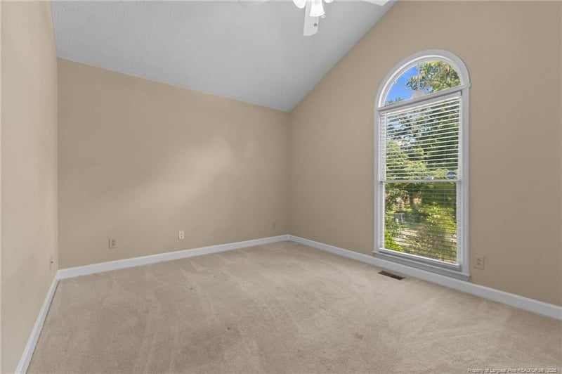 5549 Lockridge Rd, Fayetteville, NC 28311