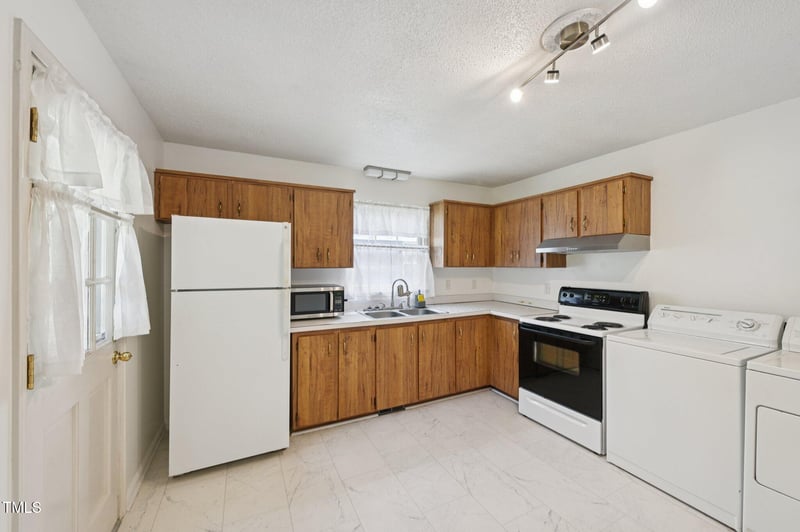 555 Dacian Rd, Raleigh, NC 27610