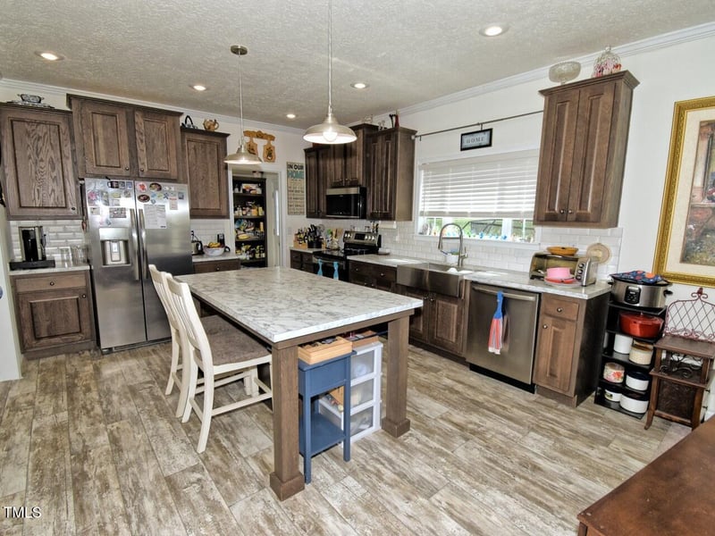 555 Hinnant Rd, Selma, NC 27576