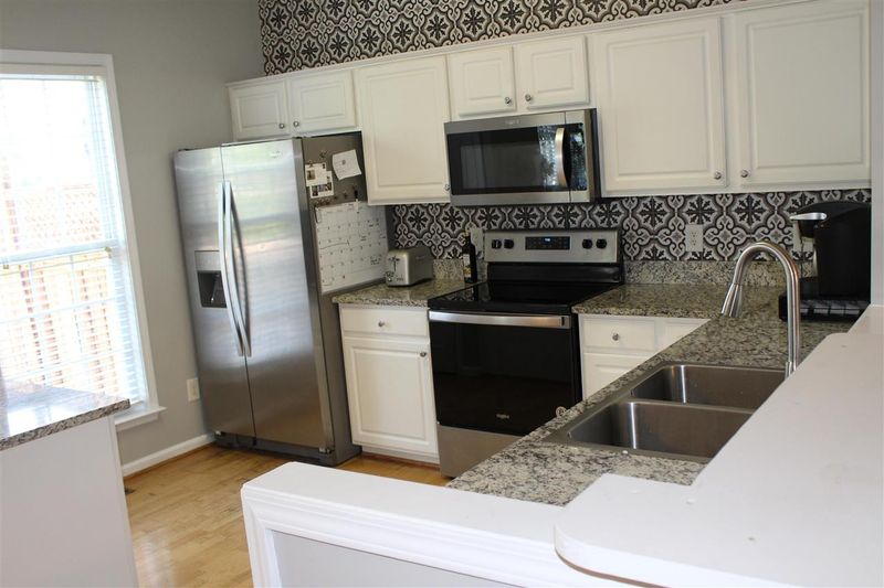 5551 Red Robin Rd, Raleigh, NC 27613