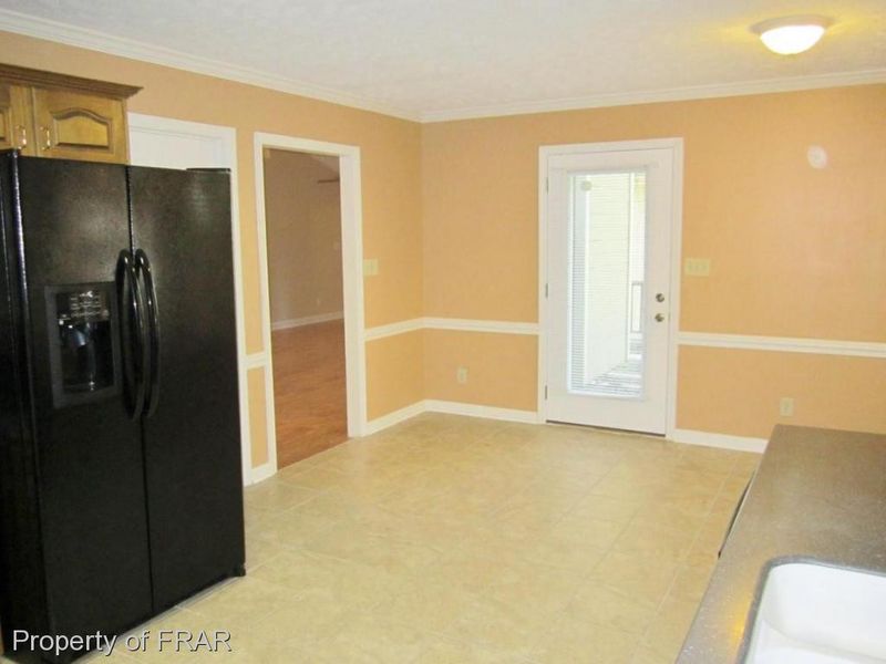5557 Lockridge Rd, Fayetteville, NC 28311