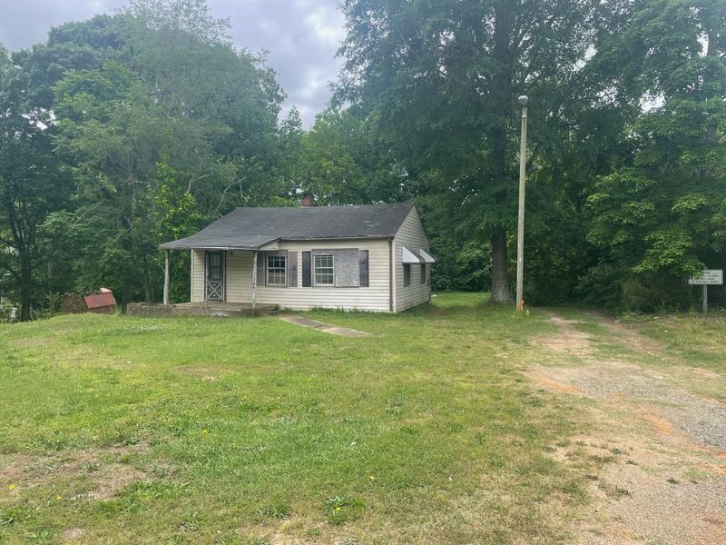 556 Cornelius St, Hillsborough, NC 27278
