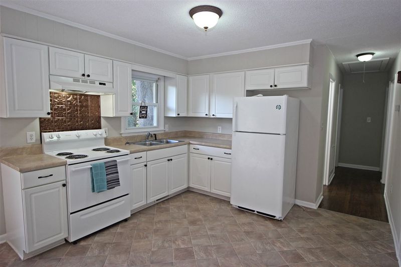 556 N White St, Wake Forest, NC 27587