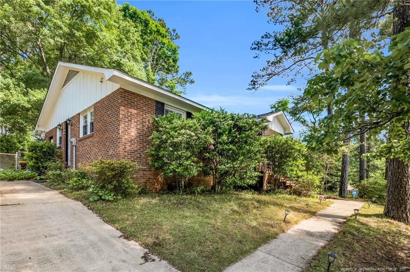 5560 Hedrick Dr, Fayetteville, NC 28303