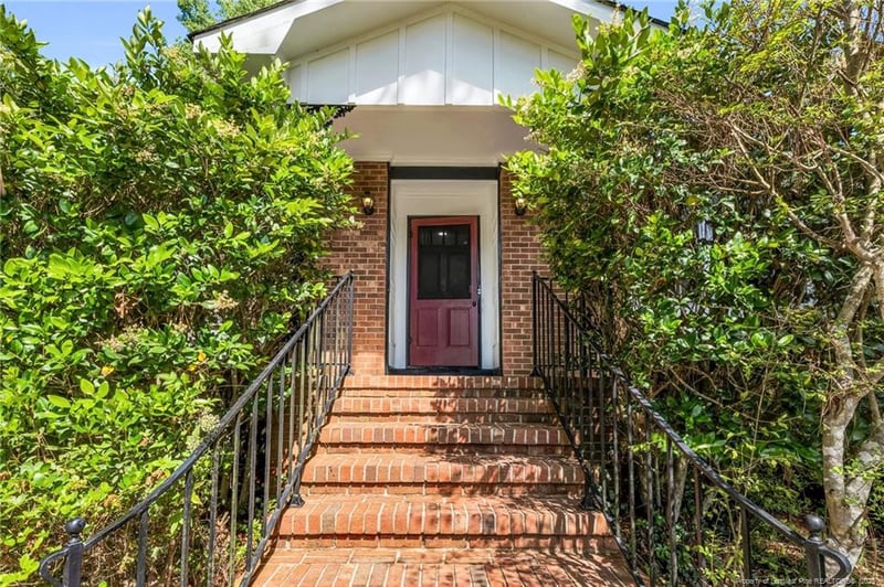 5560 Hedrick Dr, Fayetteville, NC 28303