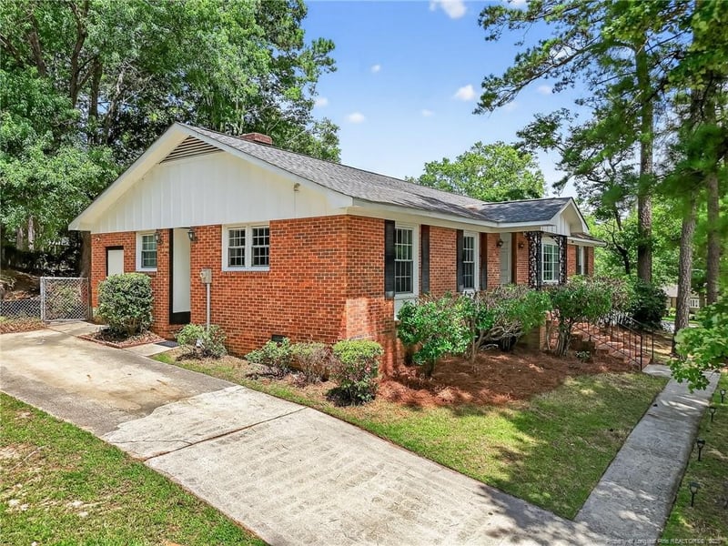 5560 Hedrick Dr, Fayetteville, NC 28303
