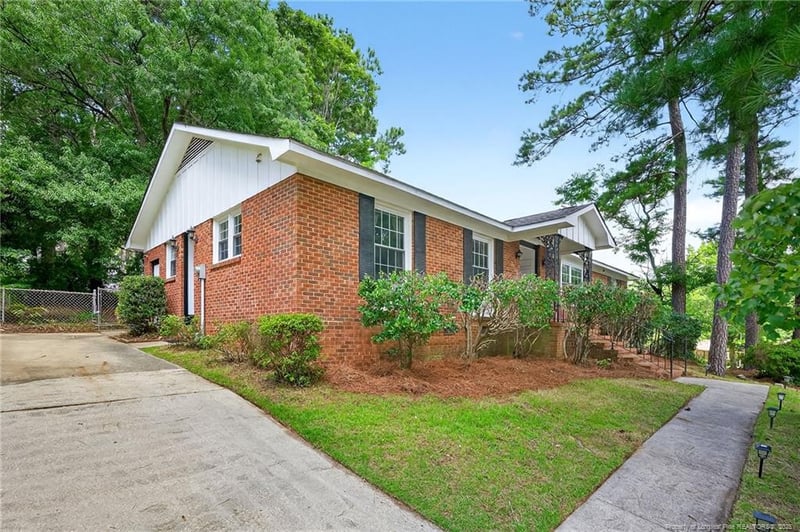 5560 Hedrick Dr, Fayetteville, NC 28303