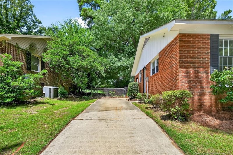5560 Hedrick Dr, Fayetteville, NC 28303