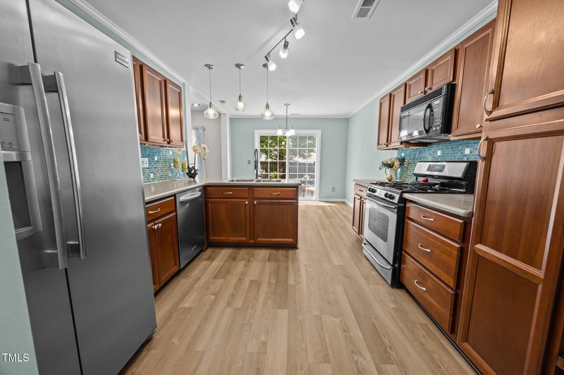 5561 Roan Mountain Pl, Raleigh, NC 27613